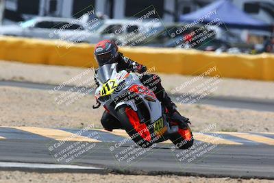 media/Apr-10-2022-SoCal Trackdays (Sun) [[f104b12566]]/Turn 2 (1135am)/